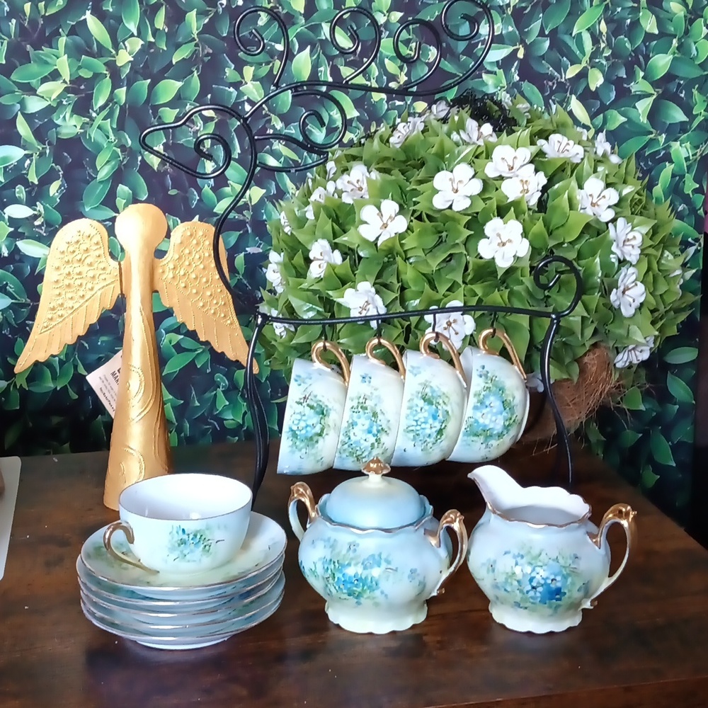 VTG Tea set, 5 cups,5 saucers, 1 creamer cup, 1 sugar bowl. No stand
